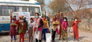 Children with nutritious food packets