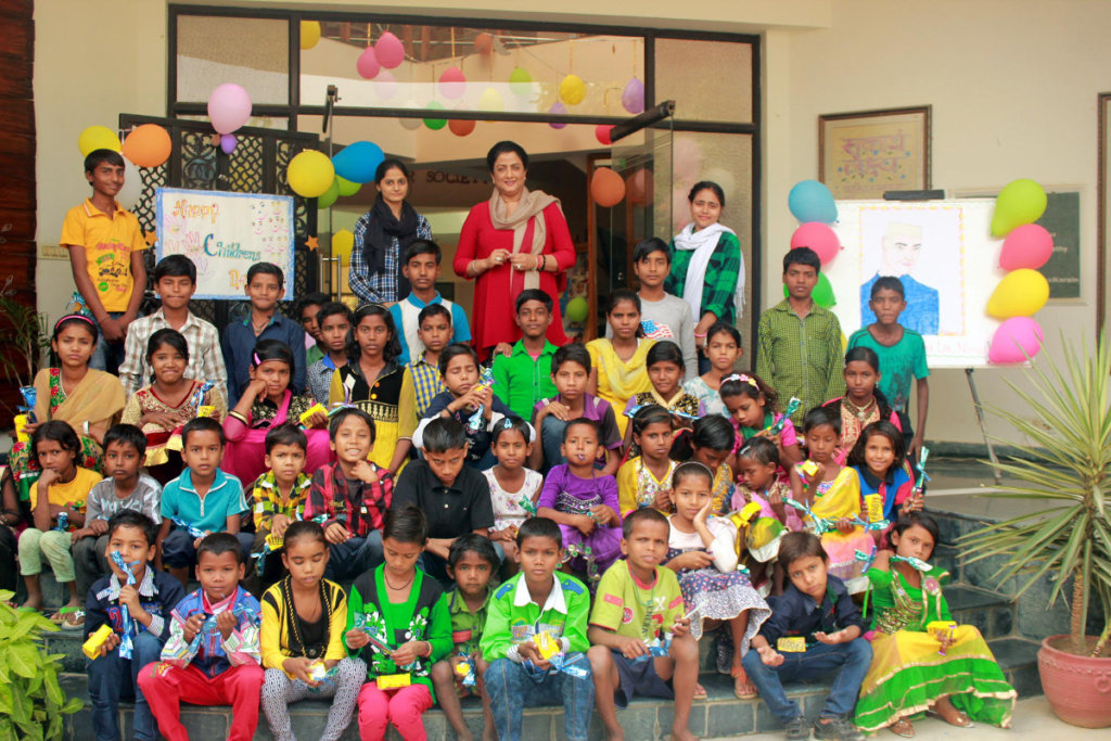 Group Picture of the children of EOW project