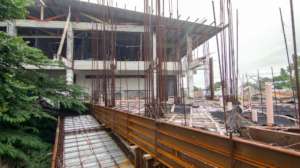 steel bars in preparation for next storey