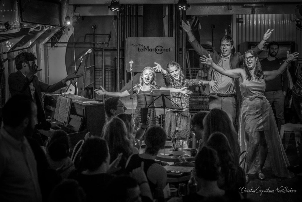 Support Bilingual Musical Theatre in Paris