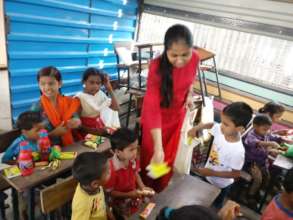 tiny-Tots getting gift hampers