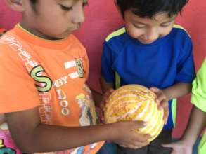 Simulating the spread of germs using glitter