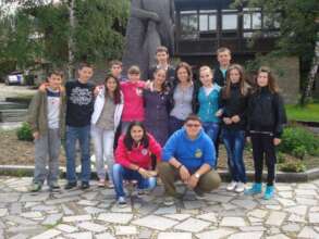 Atanas (on the left) and Ivelina (in grey shirt)