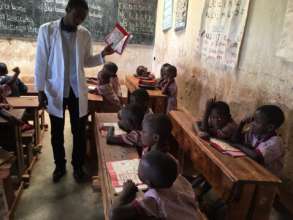 Claude w/ P1 pupils who are 'reading' the pictures