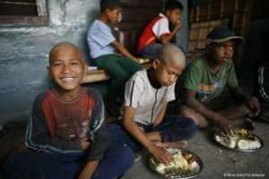 Children eating in the drop in centre