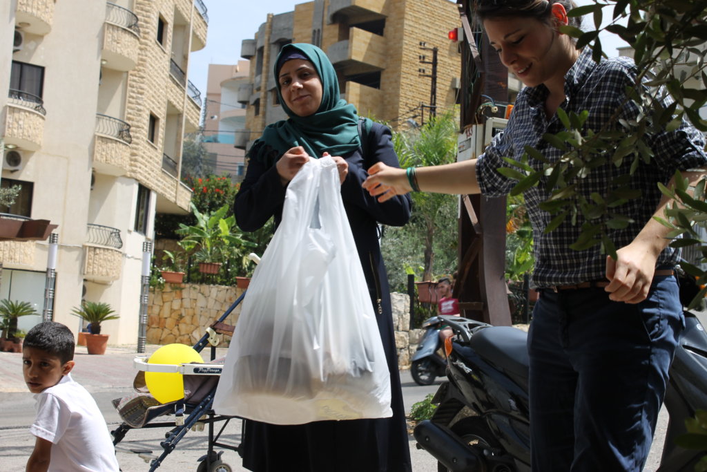 Provide meals for Syrian and Lebanese refugees