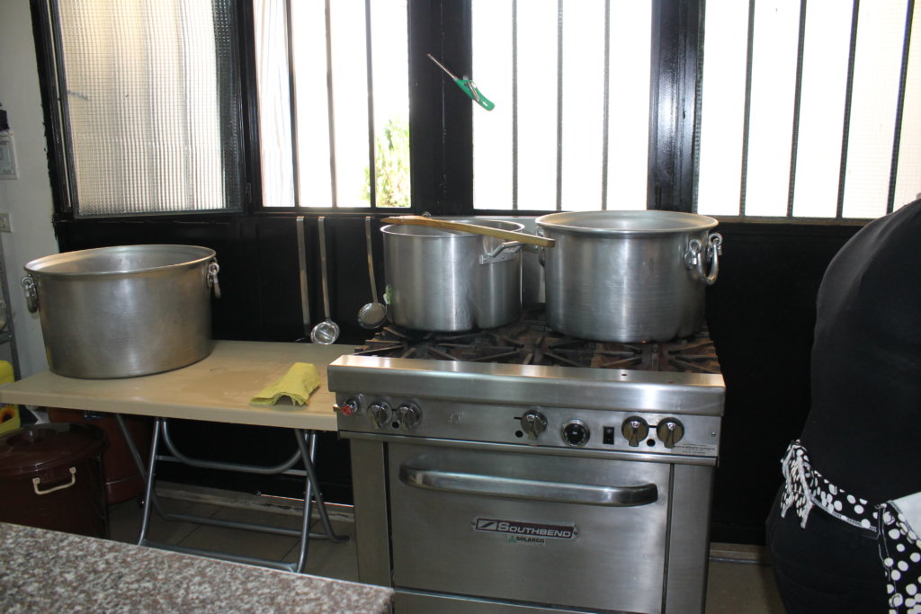 Provide meals for Syrian and Lebanese refugees