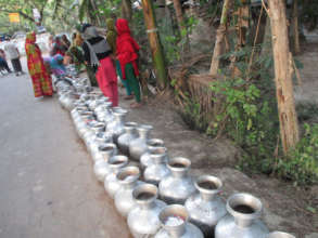 Women are waiting in line