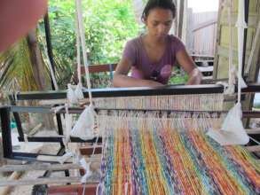 Kati weaving lemur tail raffia for IFAM