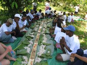 Mamy's Banquet Bamboo Server