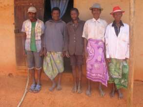 Farmers share land to help others farm silk