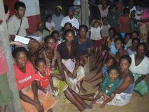 Women's basket weaving group in Ambalamahago