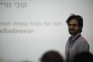 Kobi Nizri, We Endeavor Presenting to Appleseeds
