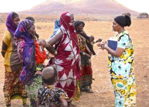 Nomadic women talking with our partner from HODI
