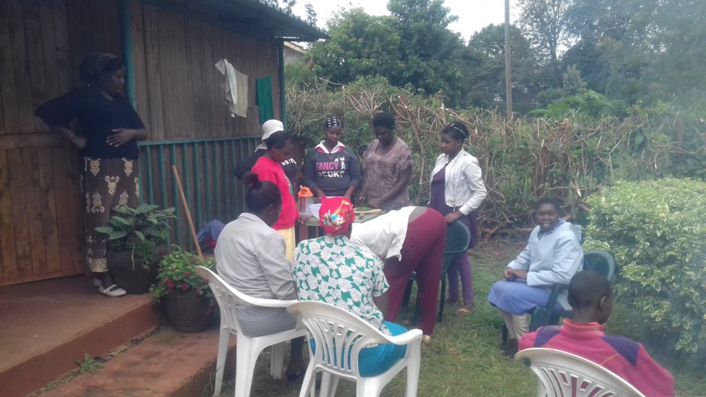 Cooking lesson at the Lower Kabete Clinic
