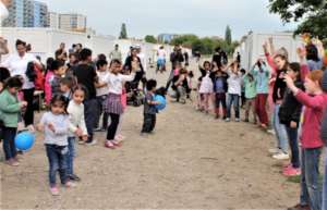 ARCHE-kids bringing colour into a refugee shelter.