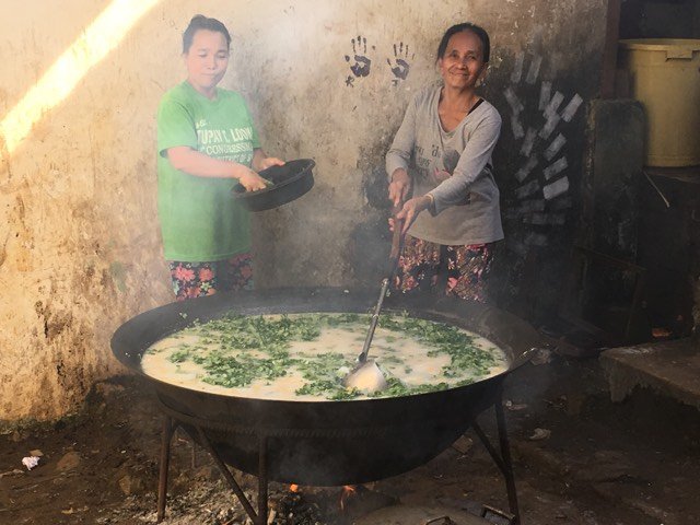 Moms and Grand-moms cooking