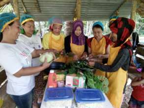 Bunot ES Moms cook lunch with garden veggies