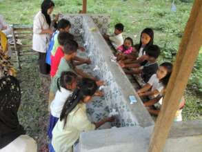 Handwasing at school wash station in Sulu