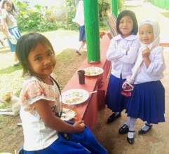 Girls gather to have lunch together