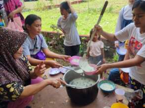 Moms and volunteers prepare lunch at school