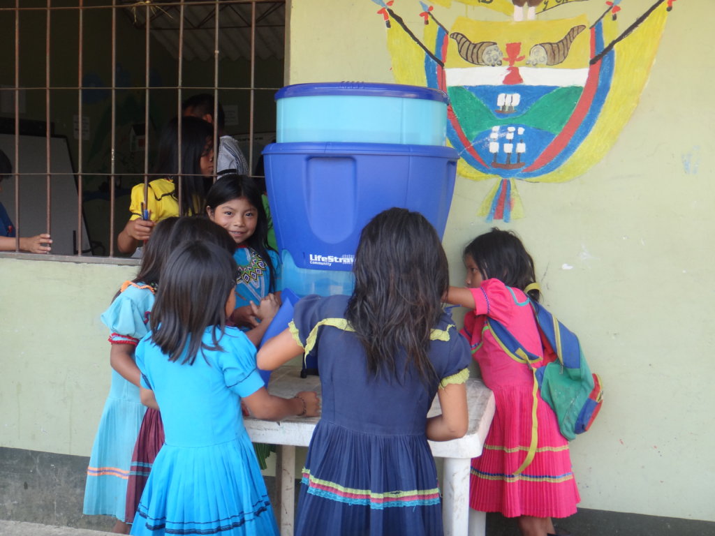 Water filters for children in Colombia