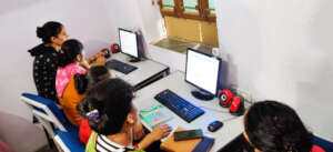 Girls dive into computer learning with Solvay