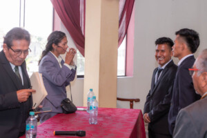 Receive recognition  - Photo Cesar Pajares