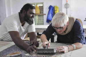 Jabbar teaching ajrakh printing during Open studio