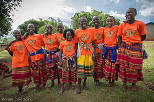 Girls Dancing (photo by Ronan Donovan)