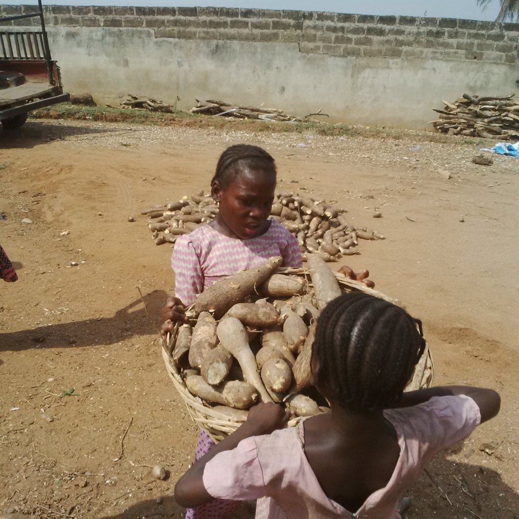 HELP 50 WOMEN FIGHT POVERTY IN NIGERIA