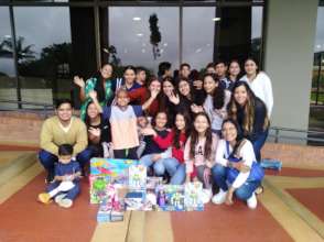 Students from partner school give presents to Gabi