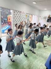 Kindergarten rehearsing for English day