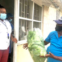 Farmers donate "lettuce aid" to local hospital