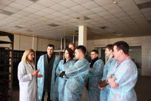 Members touring member business Be Sweet