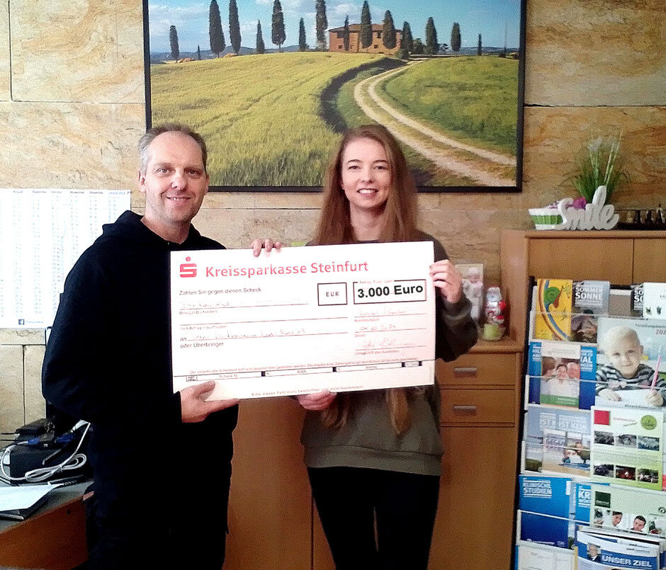 OKE Kinderhilfe - Donation cheque handover