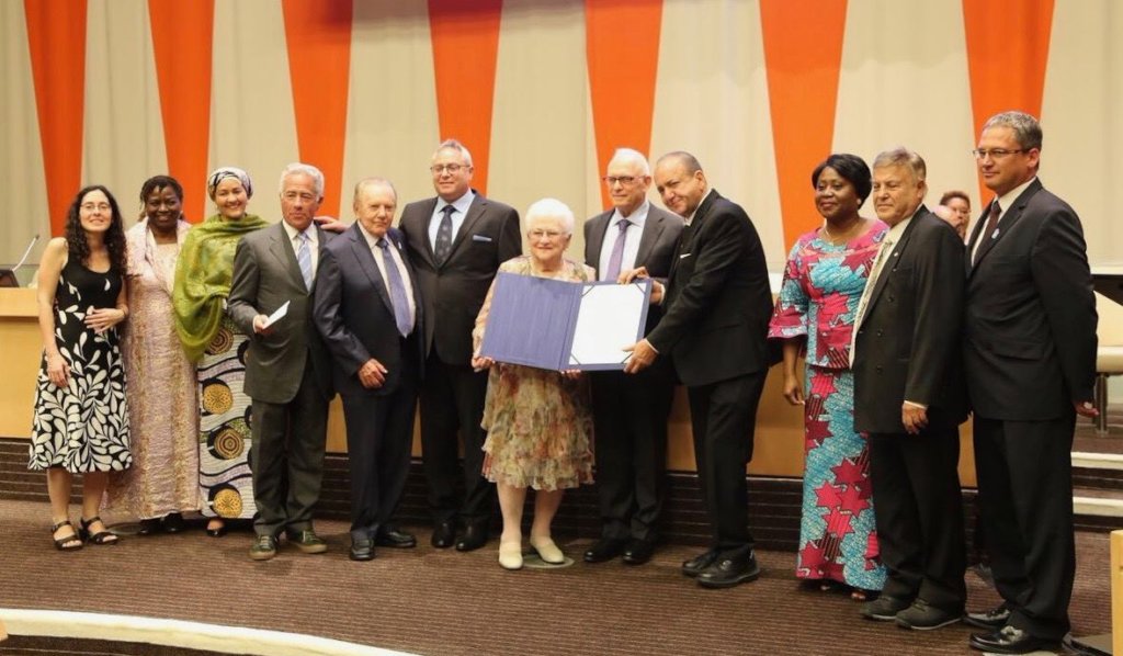 SACH team at the UN accepting UN Population Award