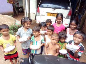 Manna Food distribution in Calangute 22ndJuly2017
