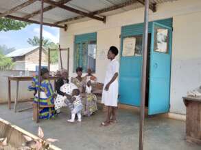 hEALTH WORKER WITH CLIENT