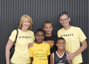 Jean Carlos (bright yellow shirt) with his family