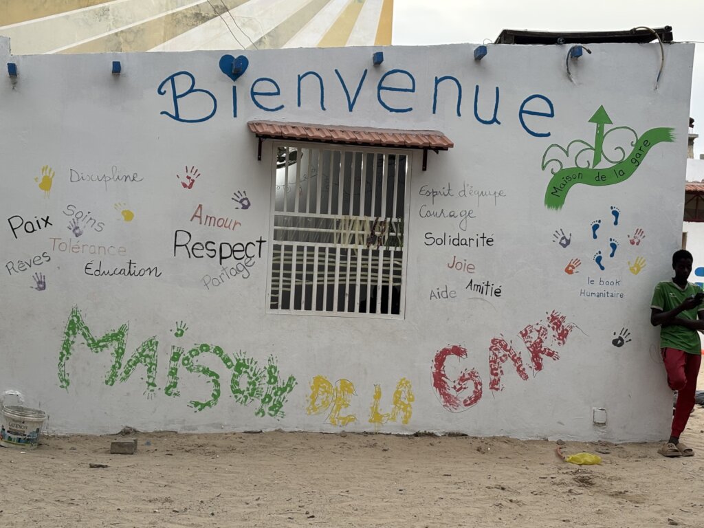 Maison de la Gare- Welcomes All