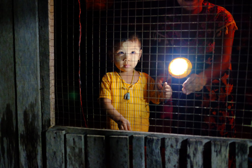 Empower 100 women to sell solar lights in Myanmar