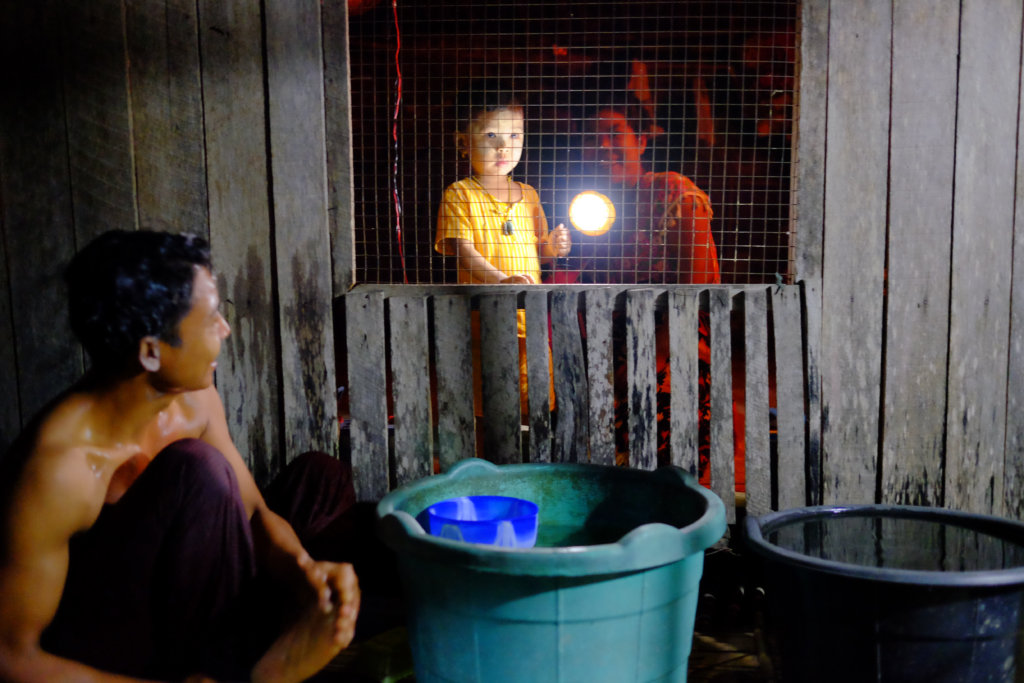Empower 100 women to sell solar lights in Myanmar