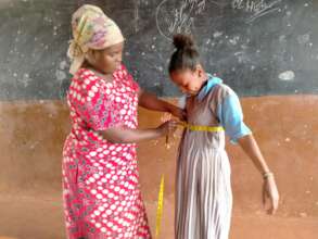 School patron taking measurements during workshop