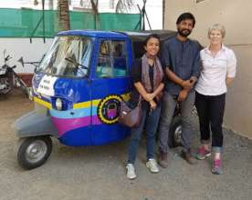 Jenny Mills with Mobile Play & Learning India team