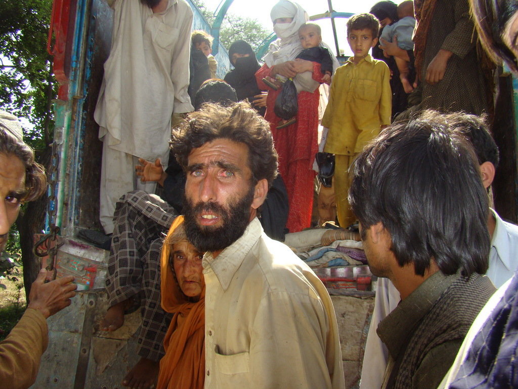 Give emergency health care and relief to Pakistan