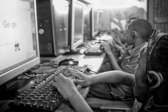 Children at African Angels using the internet.