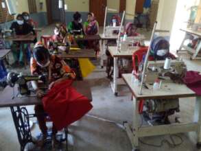 Tailoring give money to the women
