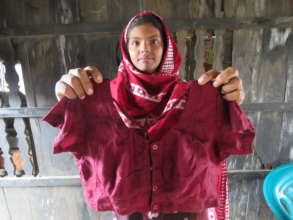 Women shrimp fry collectors with their own product