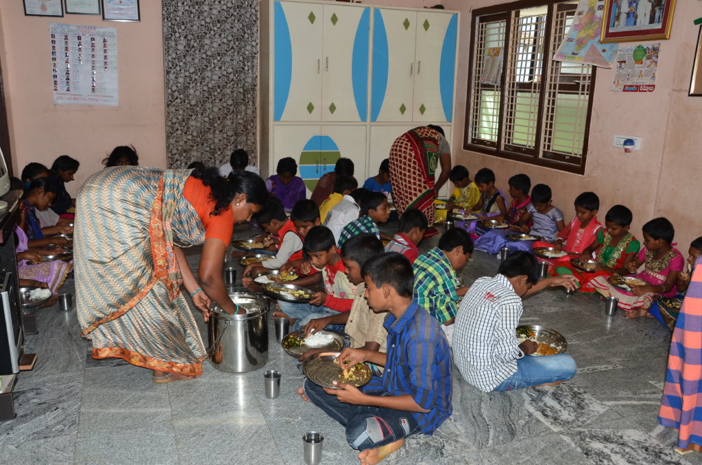 Sponsor Lunch to Underprivileged Children in India